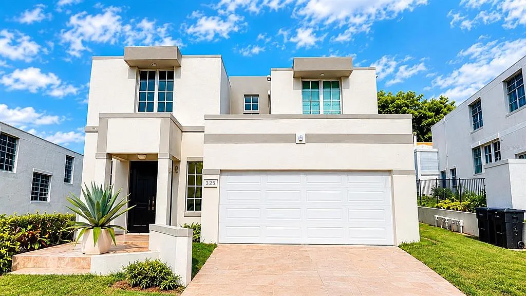 4 bed, 2.5 bath, 2426 sqft, $4,500 — Photo 1