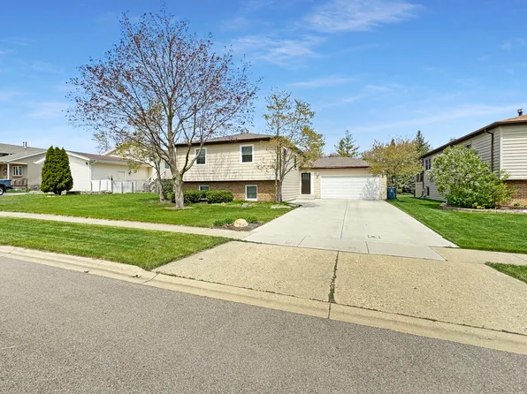 766 Michigan Ave, South Elgin, IL 60177