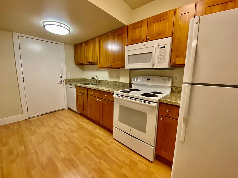 Tuscany Apartments — Photo 42