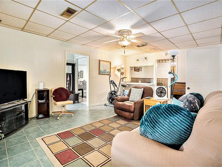 17 Manor Way — Photo 7