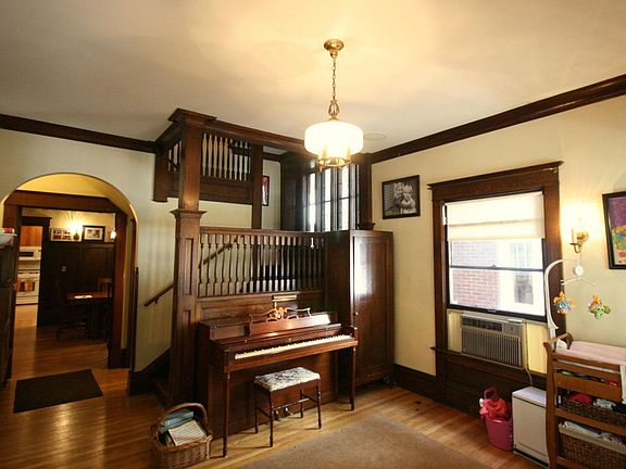 3rd image of 321 Benjamin Ave SE