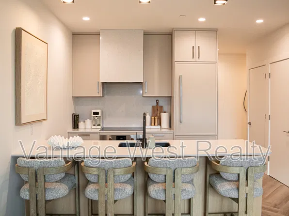 3340 Lakeshore Rd #510, Kelowna, BC V1W 0H6