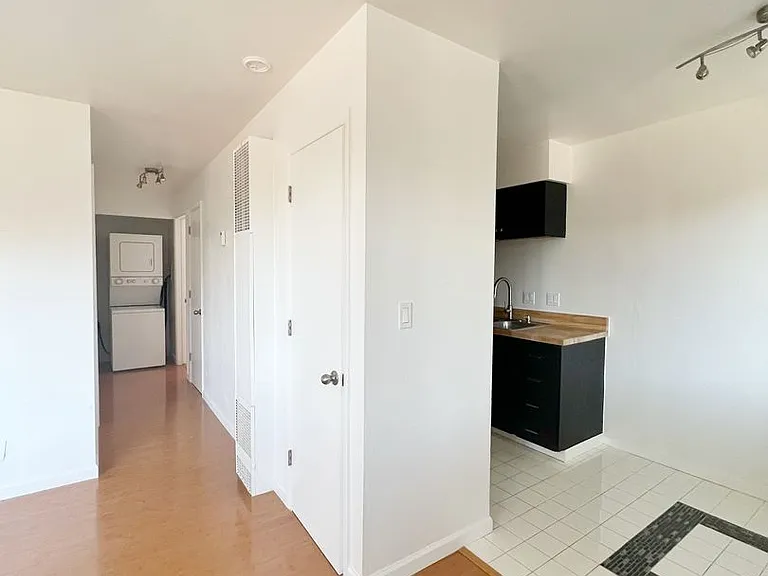 426 Moran St — Photo 2