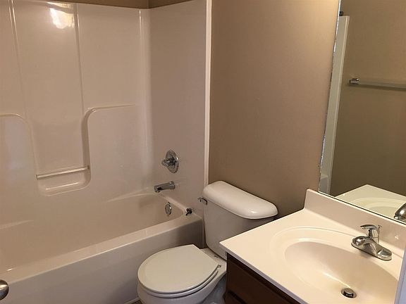 3rd image of 805 Oak Arbor Ct APT D