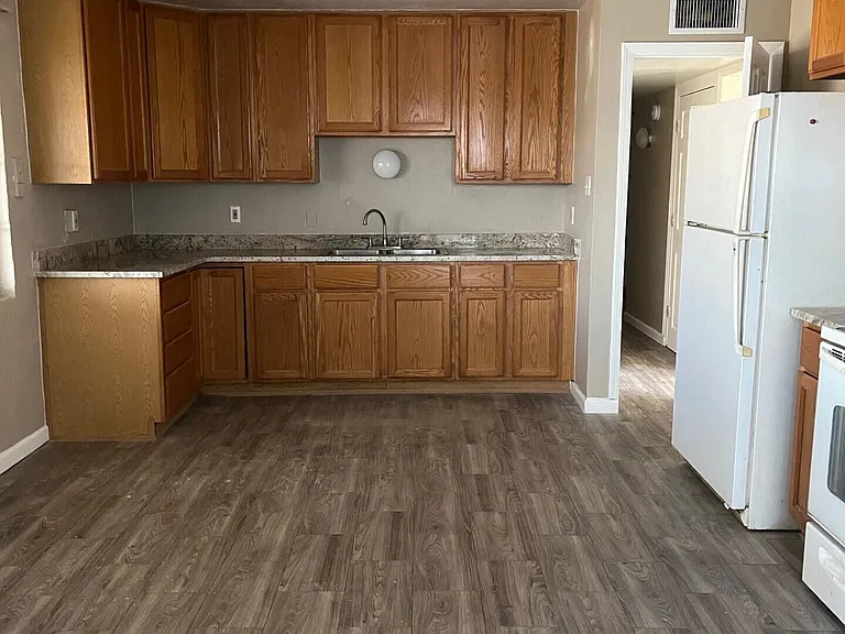 8638 N 8th St — Photo 2