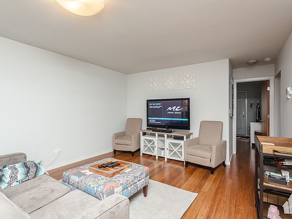 2nd image of 2254 W Foster Ave APT 2R