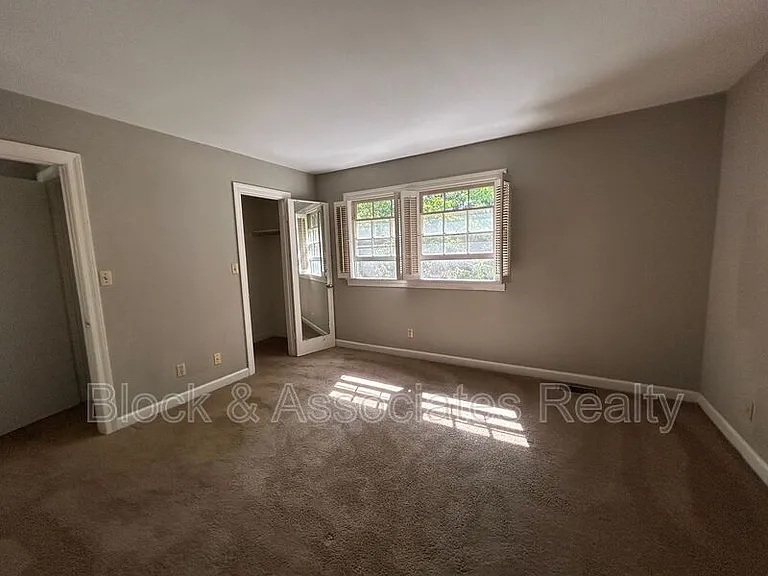 640A Rugby Row — Photo 6