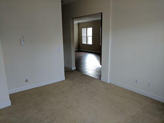 5th image of 982 Dry Creek Pl