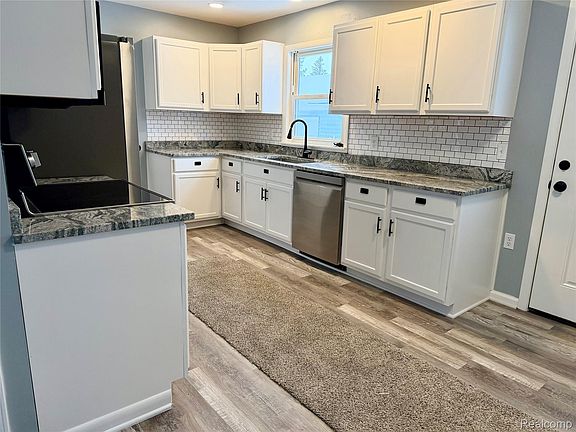 4th image of 5976 Falkenbury Rd