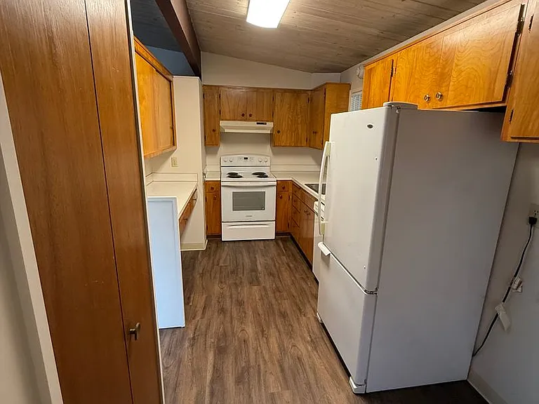 1307-1321 Fir Ln — Photo 3