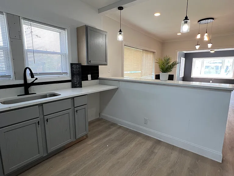402 Lincoln St — Photo 11