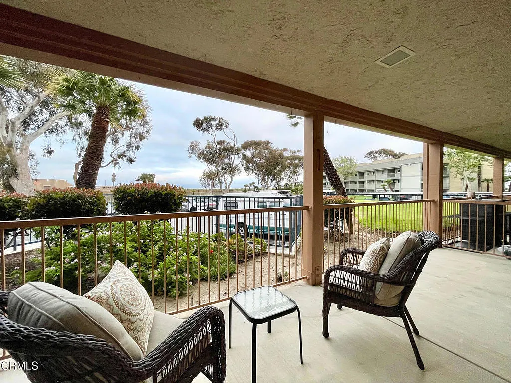 2 bed, 2.0 bath, 988 sqft, $3,600 — Photo 1