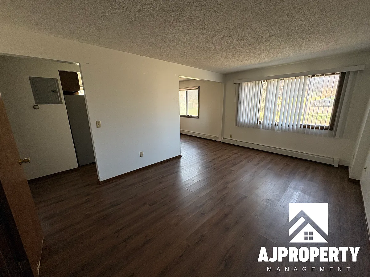 Building Photo - 3600 S Cathy Ave #2