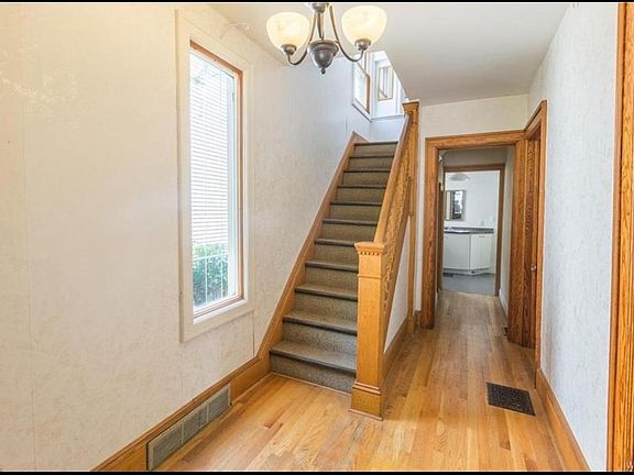 3rd image of 23 Tuxedo Pl