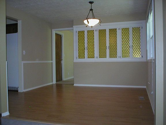 Nice-sized Dinning Room. 