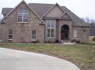 122 Biggs Rd, Cottontown, TN 37048