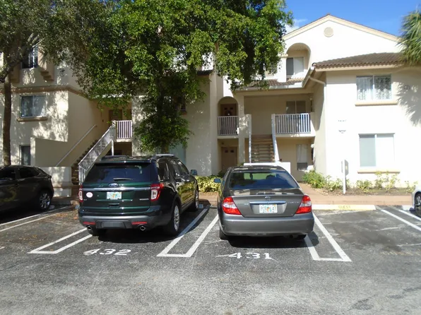 21105 Glenmoor Dr, West Palm Beach, FL 33409