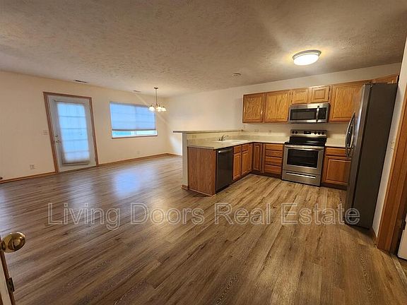 5th image of 6839 S 89th St