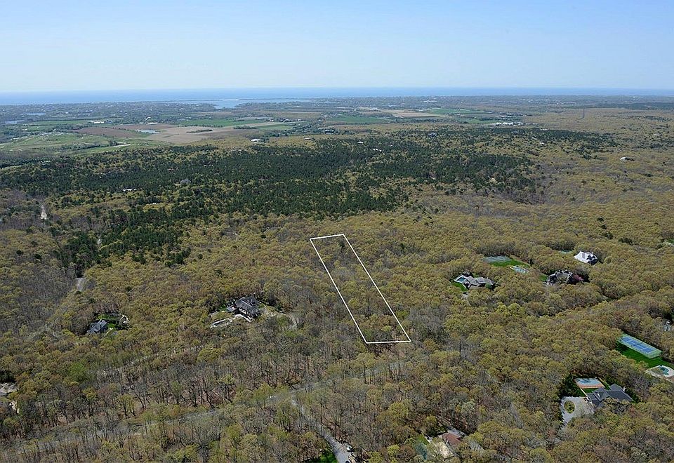 2nd image of 1140 Old Sag Harbor Rd