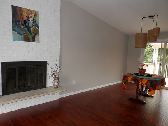 3rd image of 3225 N Whitman St