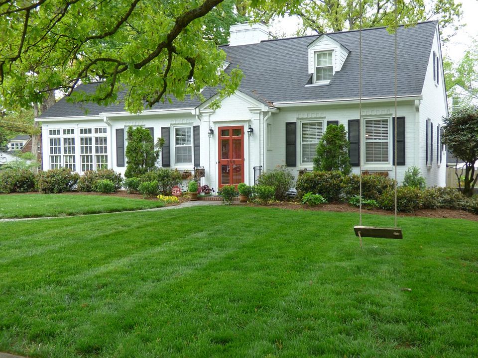 1st image of 208 Waverly Way
