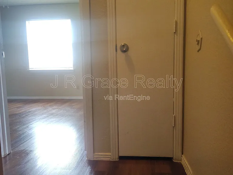 5947 Shadydell Dr — Photo 7