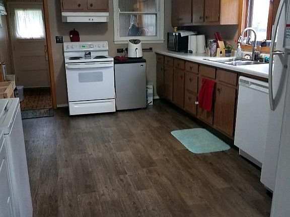 2nd image of 106 W South St