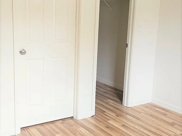 1829 Cherokee Dr #4 — Photo 9