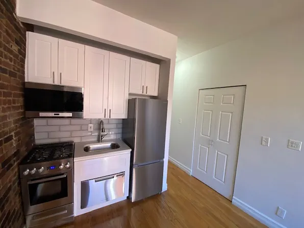 204 East 25th Street image 3 of 10