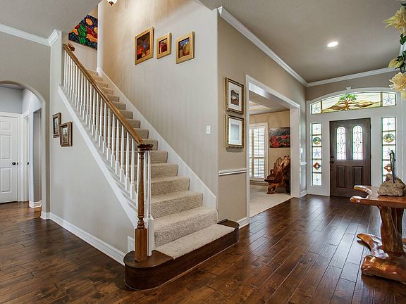 3rd image of 104 Canyon Cir