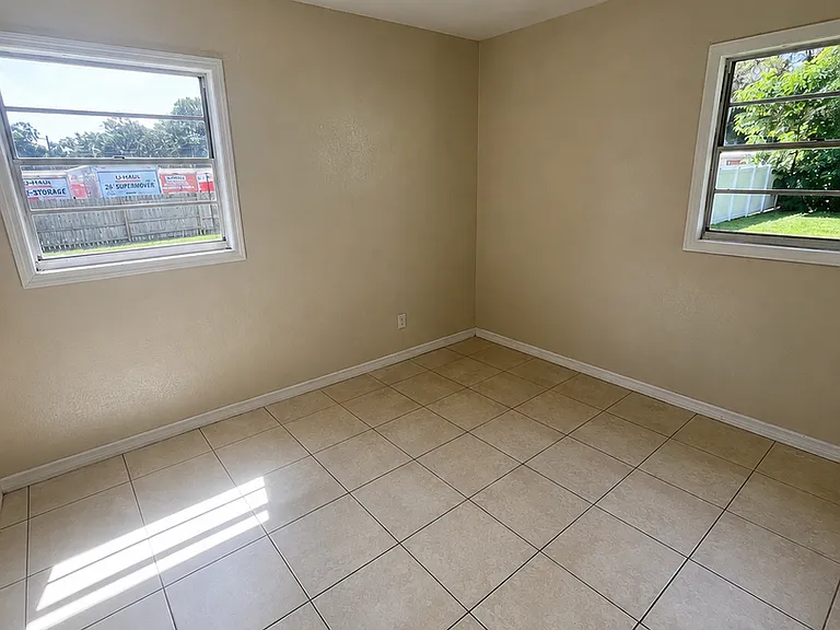 37312 Lock St — Photo 8