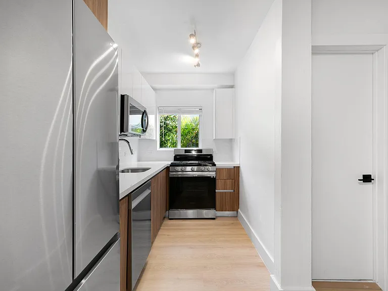 1035 9th St #7 — Photo 7