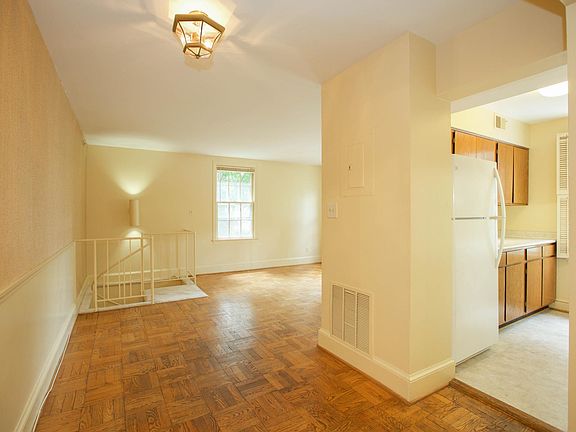 Upper level -- Living room