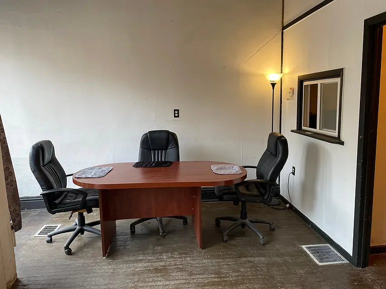 28 Main St — Photo 2