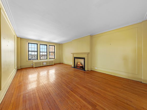 3rd image of 6935 S Crandon Ave APT 8D