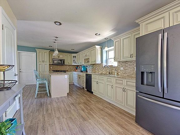 4th image of 8299 Asbury Hills Dr