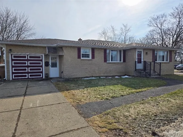 5 Grand Prix Dr, Cheektowaga, NY 14227