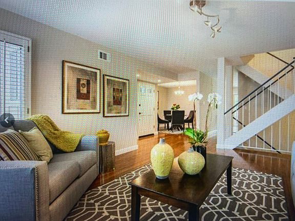5th image of 33 Tollridge Ct