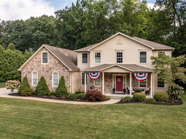 2165 Pierce Bluffs Dr, Hermitage, PA 16148