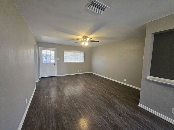 3rd image of 2211 Lakeland Dr
