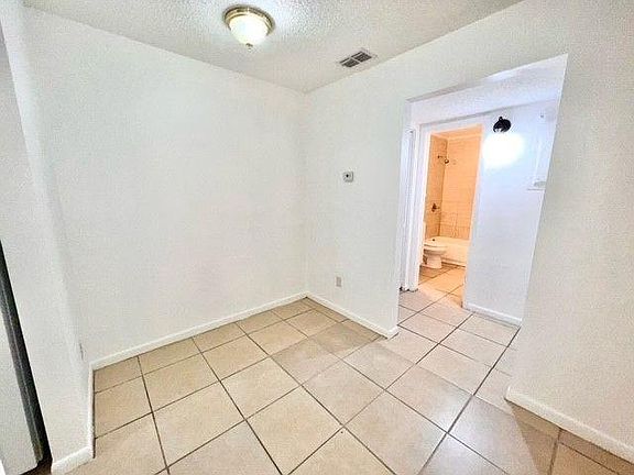 4th image of 501 W Ohio Ave #19