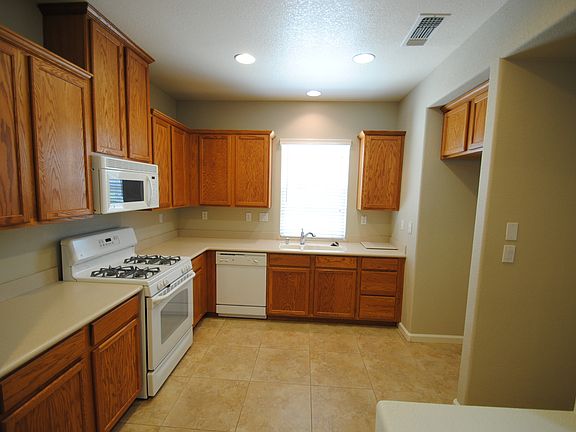 4th image of 4 Villa Gardens Ct
