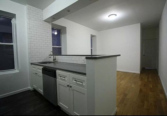 5th image of 3605 Vernon Blvd APT 2L