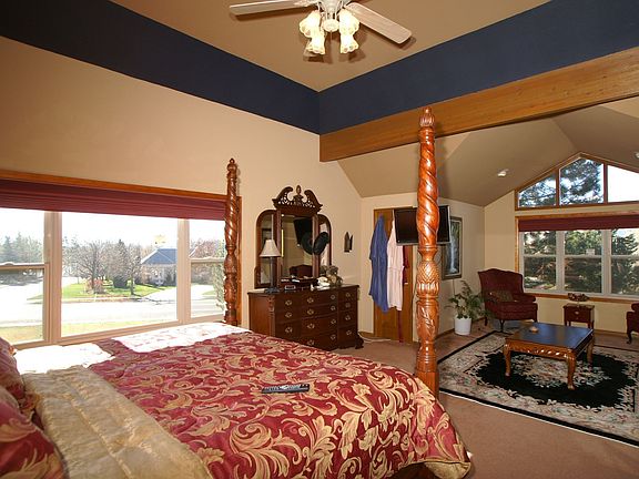 Luxury Master with Retreat!
