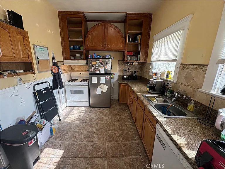 2713 S La Salle Ave — Photo 14