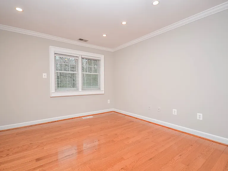 9108 Weant Dr — Photo 31