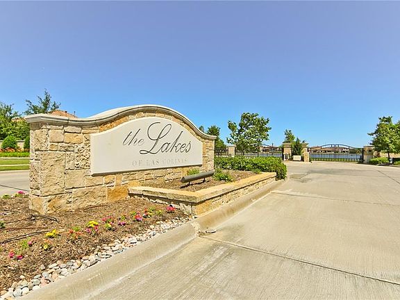 2nd image of 660 Clearwater Dr