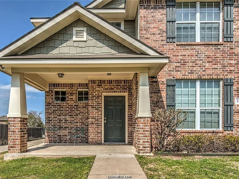 4115 McFarland Dr — Photo 3