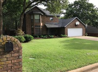 1221 Circle View Ct, Grapevine, TX 76051