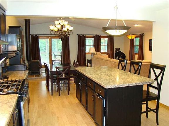 5th image of 19 Saxony Dr
